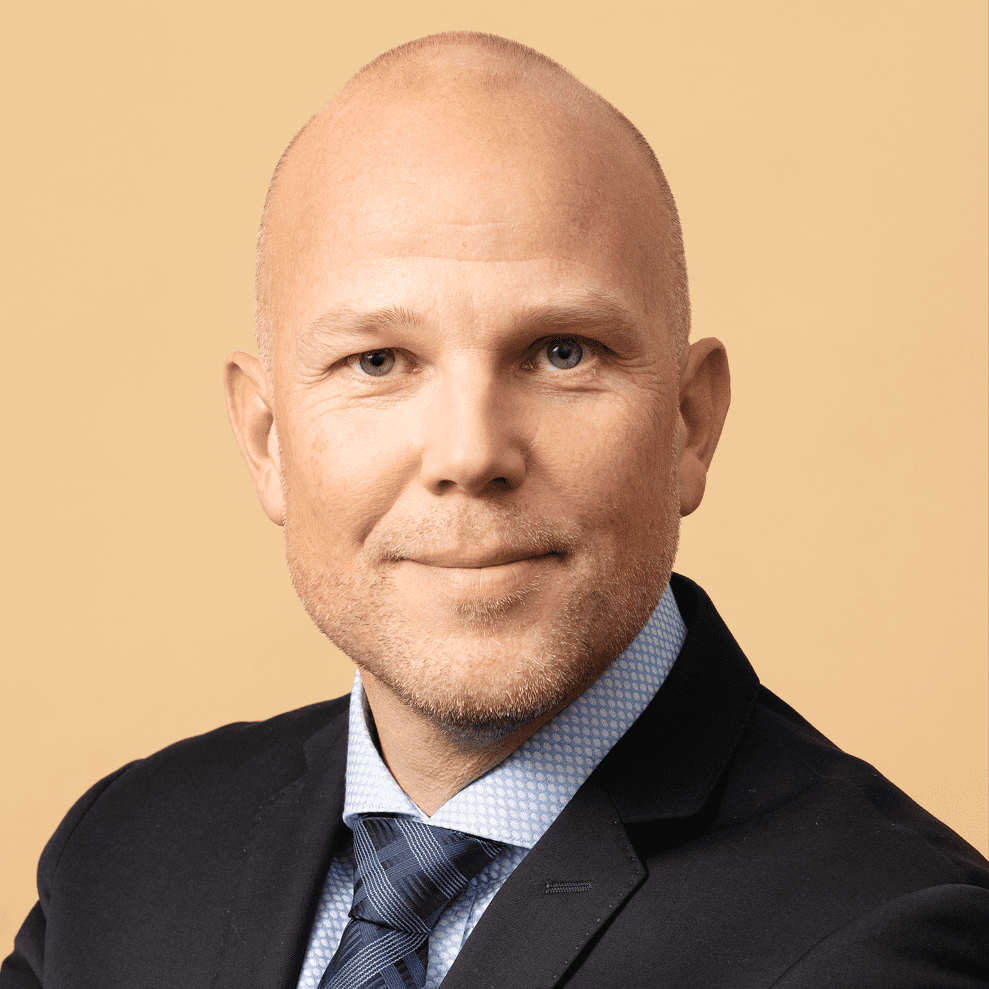 Portræt af Carsten Bach, folketingsmedlem for Liberal Alliance.
